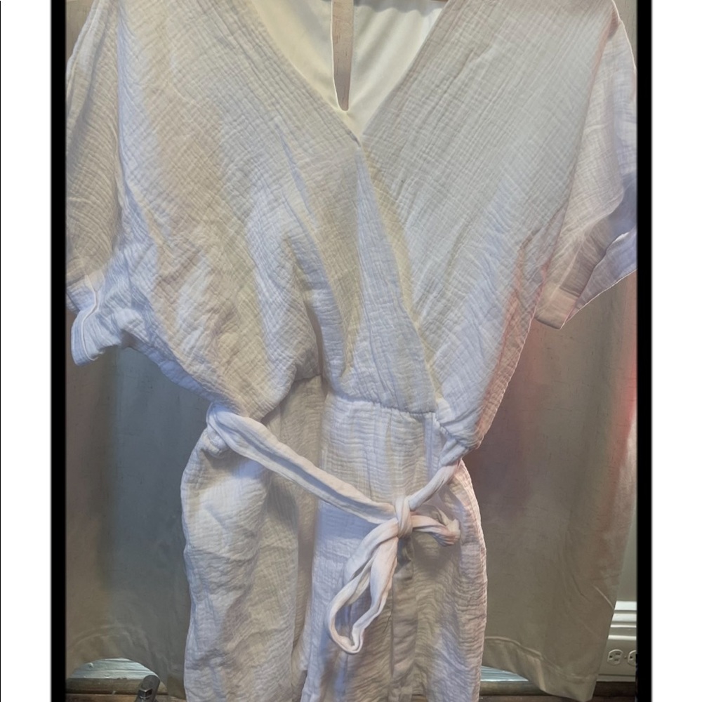 White Peach Love romper brand new
